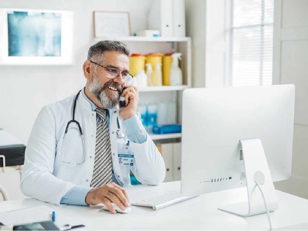 provider using desktop while on phone